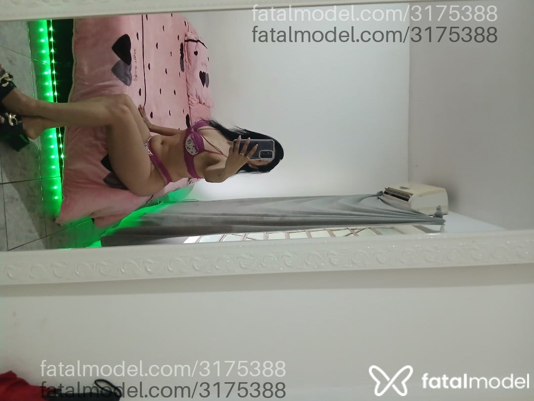 Acompanhante mulher morena (o) de olhos castanhos - Penélope Acompanhante mulher morena (o) de olhos castanhos - Penélope