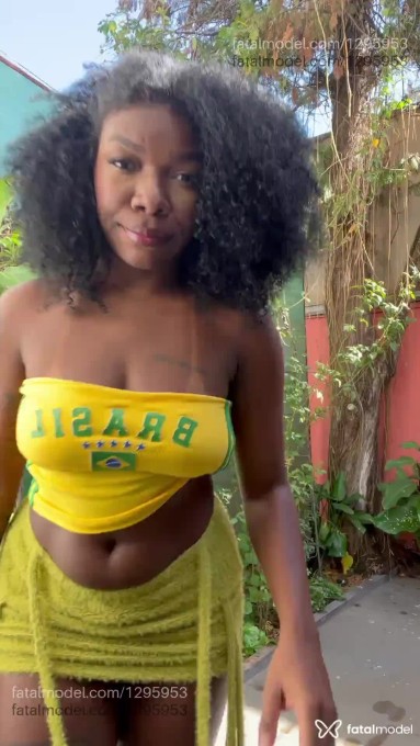 Acompanhante mulher morena (o) de olhos pretos - Luiza Acompanhante mulher morena (o) de olhos pretos - Luiza