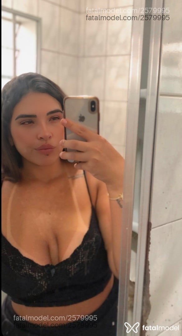 Acompanhante mulher com cabelo castanho de olhos castanhos em Ribeirão Preto Acompanhante mulher com cabelo castanho de olhos castanhos em Ribeirão Preto - Mavi