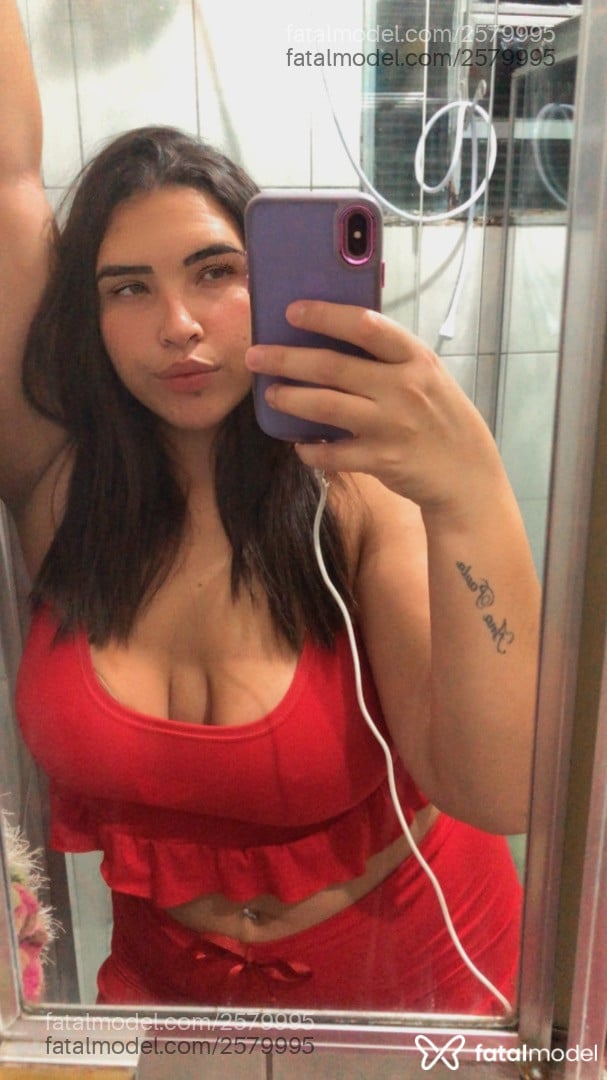 Acompanhante mulher com cabelo castanho de olhos castanhos em Ribeirão Preto Acompanhante mulher com cabelo castanho de olhos castanhos em Ribeirão Preto - Mavi