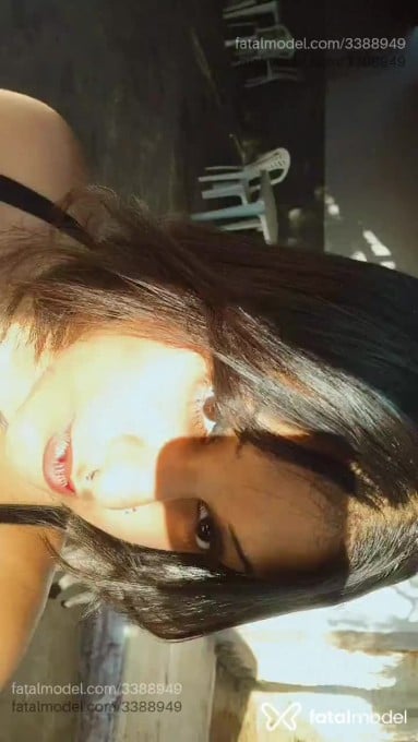 Acompanhante mulher loira (o) de olhos castanhos - Maria Eduarda