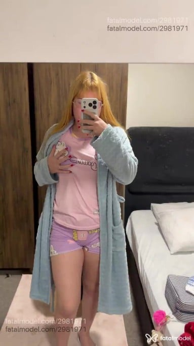 Acompanhante mulher ruiva (o) de olhos verdes - Nicole