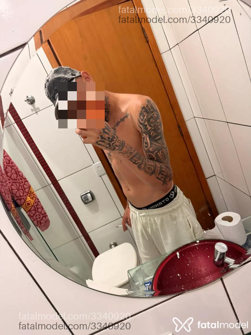 Acompanhante homem loira (o) de olhos mel em Maringá - Henrique