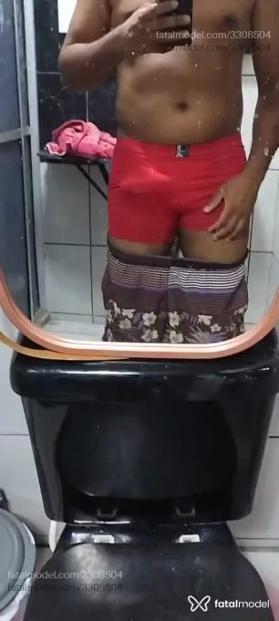 Acompanhante homem morena (o) de olhos castanhos - Velton Acompanhante homem morena (o) de olhos castanhos - Velton