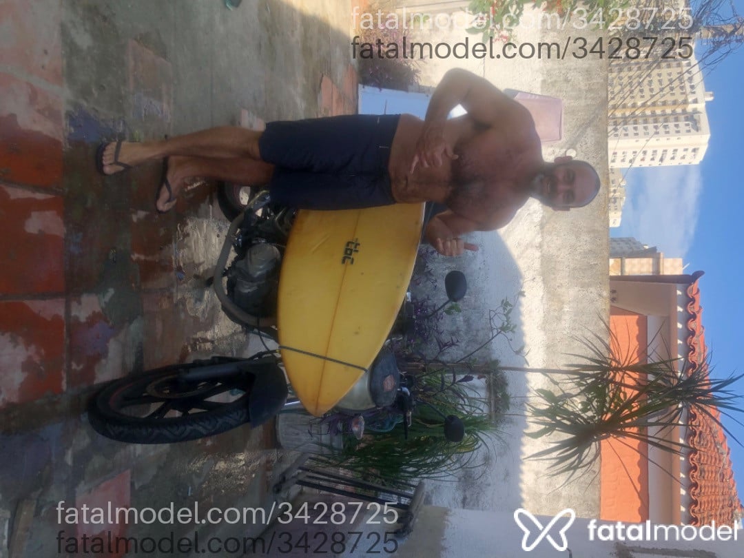 Acompanhante homem com cabelo castanho de olhos castanhos em Rio de Janeiro Acompanhante homem com cabelo castanho de olhos castanhos em Rio de Janeiro - Chico