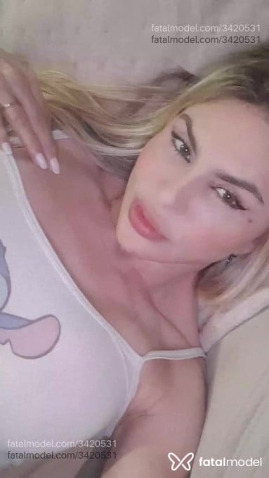 Acompanhante mulher loira (o) de olhos verdes em Virtual Acompanhante mulher loira (o) de olhos verdes em Virtual - Rafaella Oliveira
