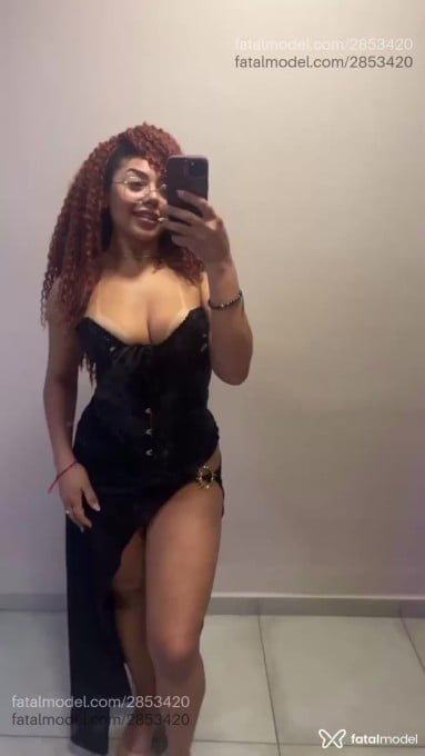 Acompanhante mulher ruiva (o) de olhos castanhos - Eloáaasafada