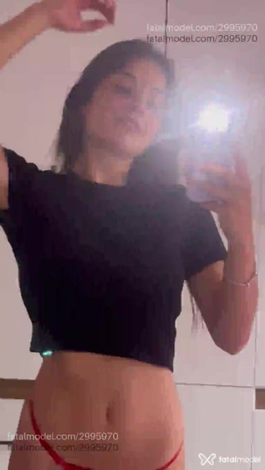 Acompanhante mulher morena (o) de olhos mel - Júlia Acompanhante mulher morena (o) de olhos mel - Júlia