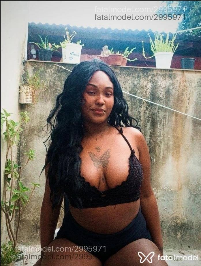 Acompanhante mulher com cabelo castanho de olhos castanhos - Preta