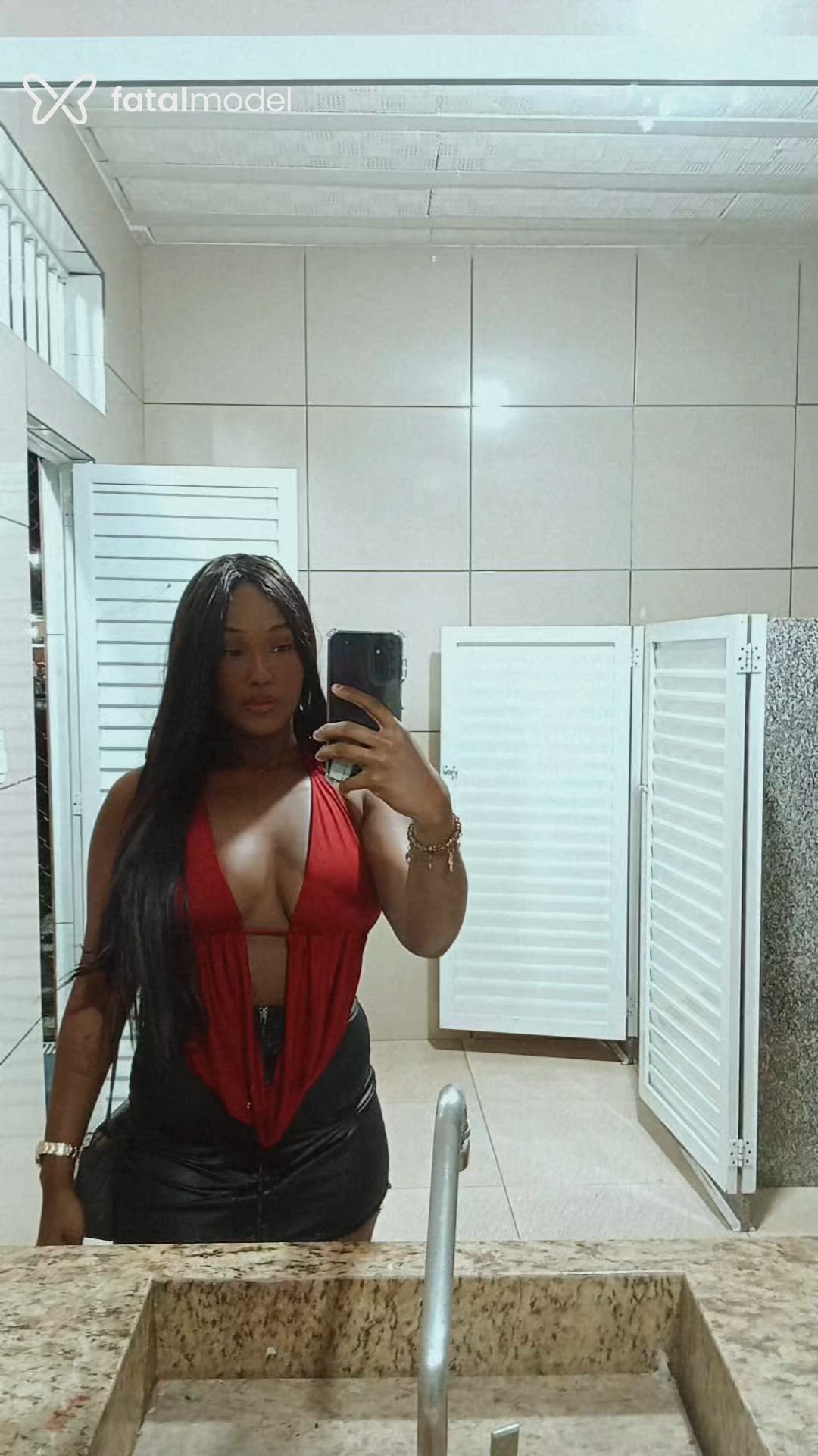 Acompanhante mulher com cabelo castanho de olhos castanhos - Preta