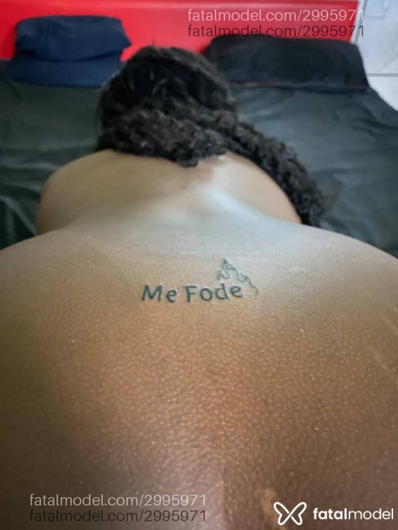 Acompanhante mulher com cabelo castanho de olhos castanhos - Preta