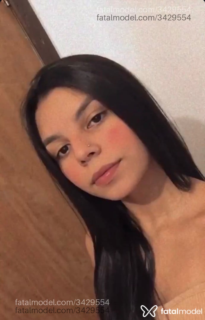 Acompanhante mulher com cabelo castanho de olhos pretos em Virtual - Milla Prada