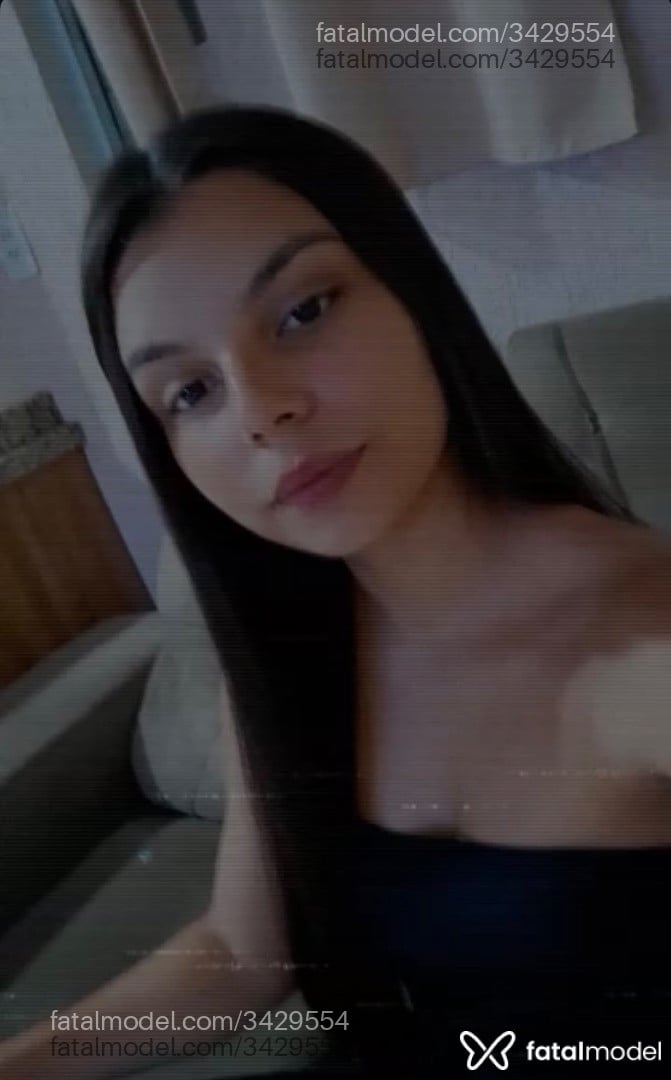 Acompanhante mulher com cabelo castanho de olhos pretos em Virtual - Milla Prada