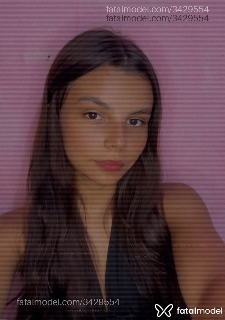 Acompanhante mulher com cabelo castanho de olhos pretos em Virtual - Milla Prada