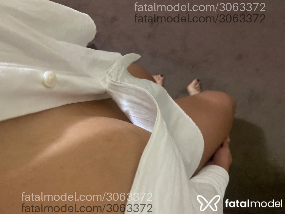 Acompanhante mulher morena (o) de olhos pretos - Lara