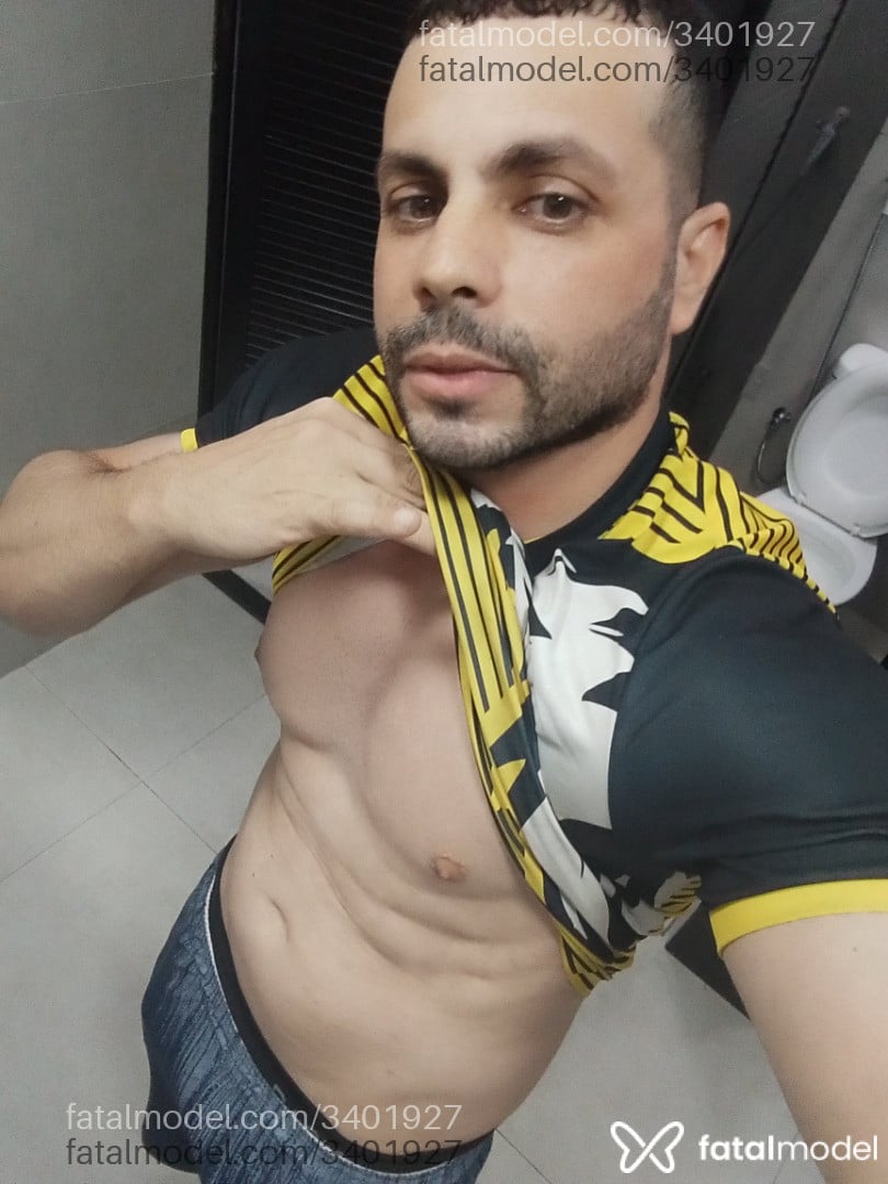Acompanhante homem com cabelo castanho de olhos mel - Lucas