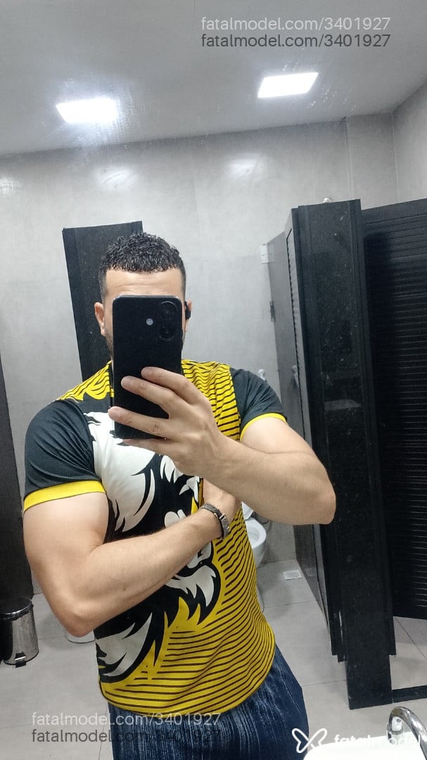 Acompanhante homem com cabelo castanho de olhos mel - Lucas