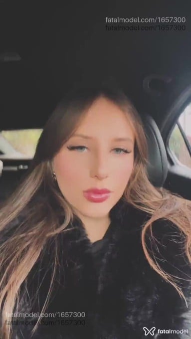 Acompanhante mulher loira (o) de olhos azuis - Yasmin