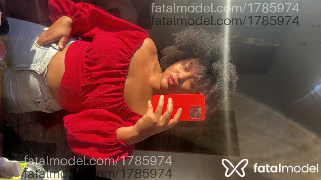 Acompanhante mulher morena (o) de olhos mel em São José - Lorena Buarque