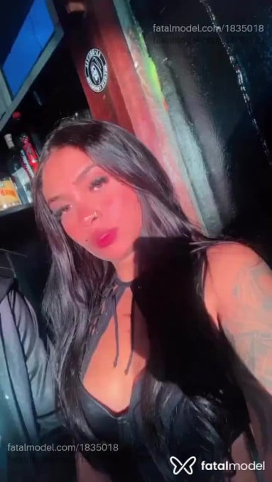 Acompanhante mulher com cabelo castanho de olhos castanhos - Milena