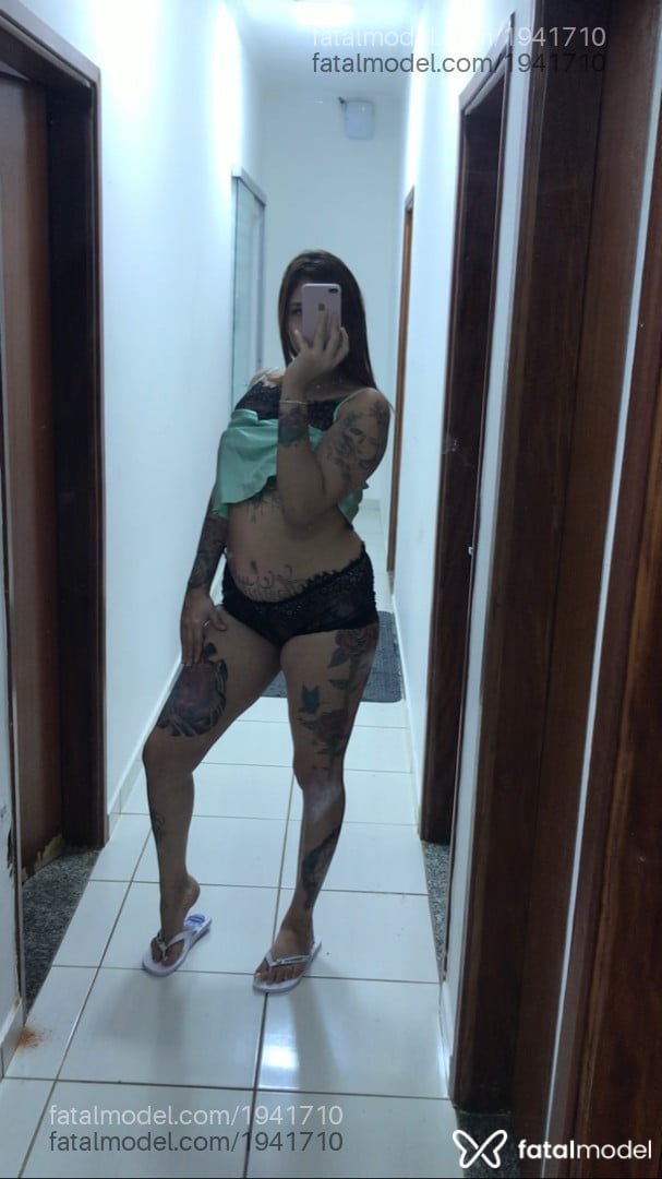 Acompanhante mulher com cabelo castanho de olhos pretos - Mel