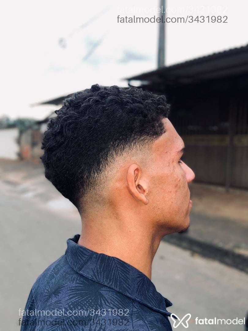 Acompanhante homem morena (o) de olhos castanhos em Goiânia - Henrique