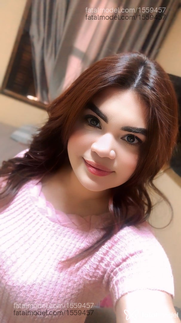 Acompanhante mulher com cabelo castanho de olhos castanhos - Stella Acompanhante mulher com cabelo castanho de olhos castanhos - Stella