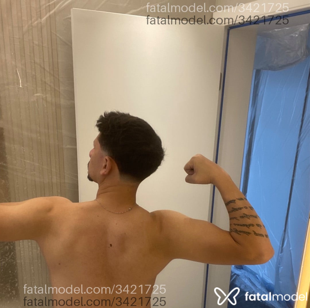 Acompanhante homem morena (o) de olhos castanhos em Balneário Camboriú - Thiago