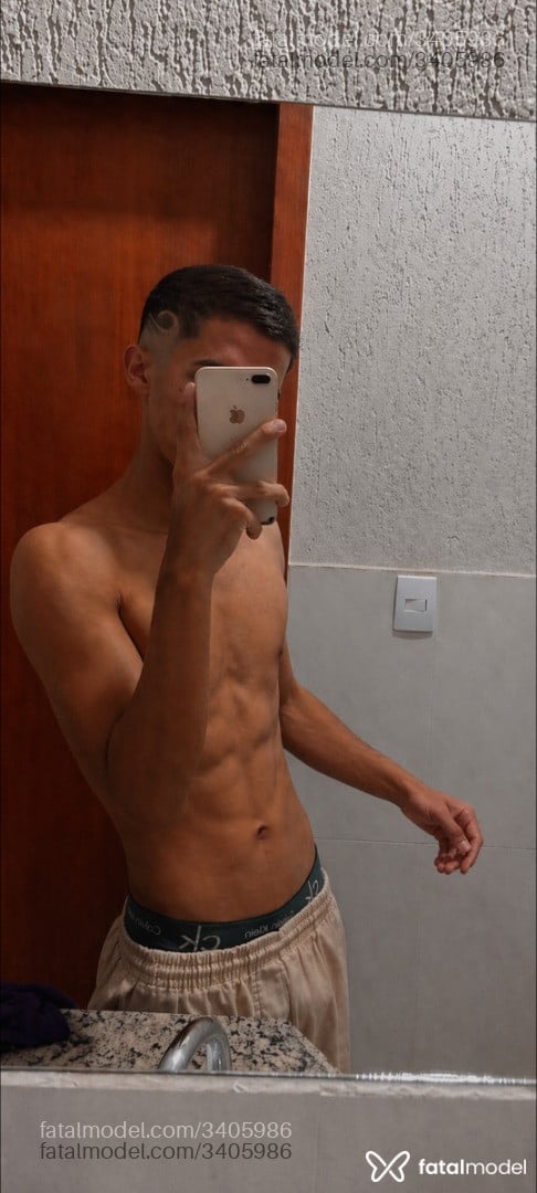 Acompanhante homem com cabelo castanho de olhos castanhos em Goiânia - Luiz Fernando
