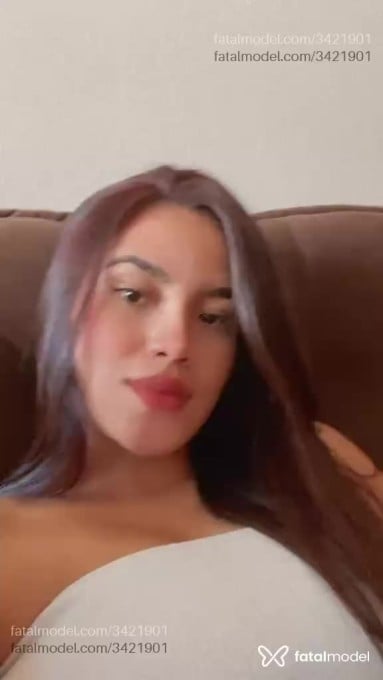 Acompanhante mulher morena (o) de olhos castanhos - Evillyn Acompanhante mulher morena (o) de olhos castanhos - Evillyn