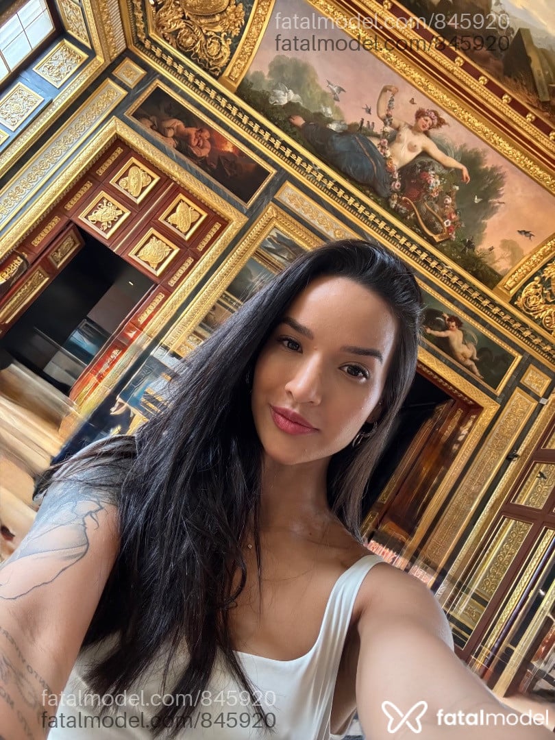 Acompanhante mulher com cabelo castanho de olhos castanhos - Alana Acompanhante mulher com cabelo castanho de olhos castanhos - Alana