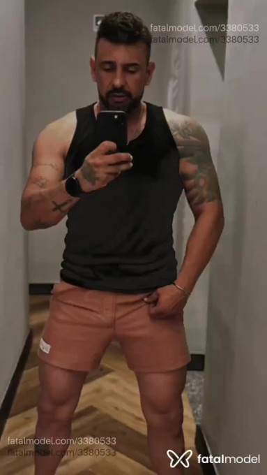 Acompanhante homem com cabelo castanho de olhos castanhos - Danilo Acompanhante homem com cabelo castanho de olhos castanhos - Danilo
