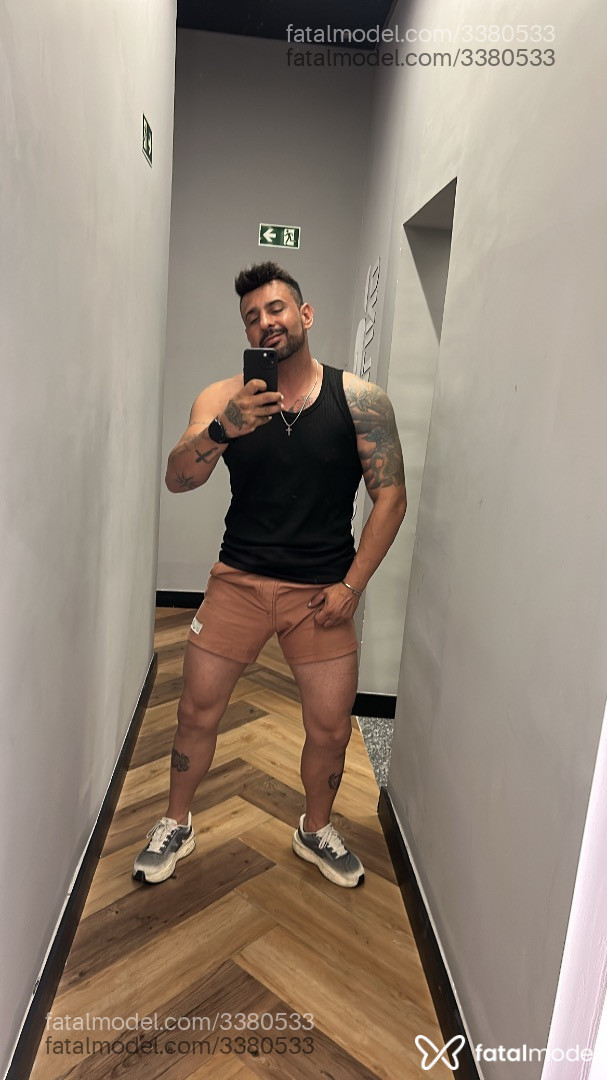 Acompanhante homem com cabelo castanho de olhos castanhos - Danilo Acompanhante homem com cabelo castanho de olhos castanhos - Danilo