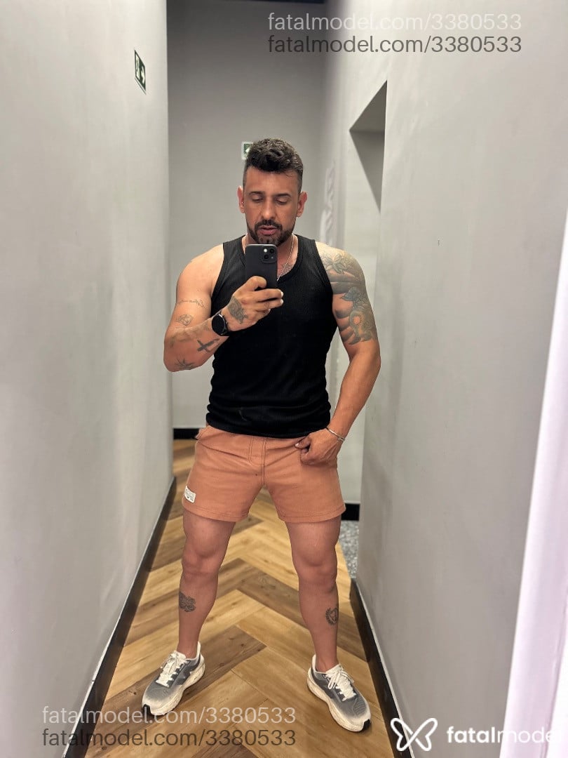 Acompanhante homem com cabelo castanho de olhos castanhos - Danilo Acompanhante homem com cabelo castanho de olhos castanhos - Danilo