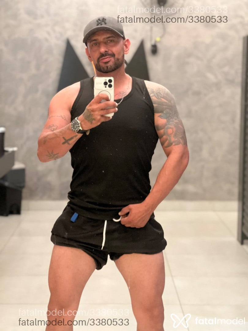 Acompanhante homem com cabelo castanho de olhos castanhos - Danilo Acompanhante homem com cabelo castanho de olhos castanhos - Danilo