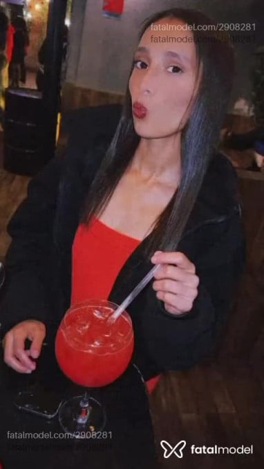 Acompanhante mulher morena (o) de olhos pretos - Kamilinha Acompanhante mulher morena (o) de olhos pretos - Kamilinha