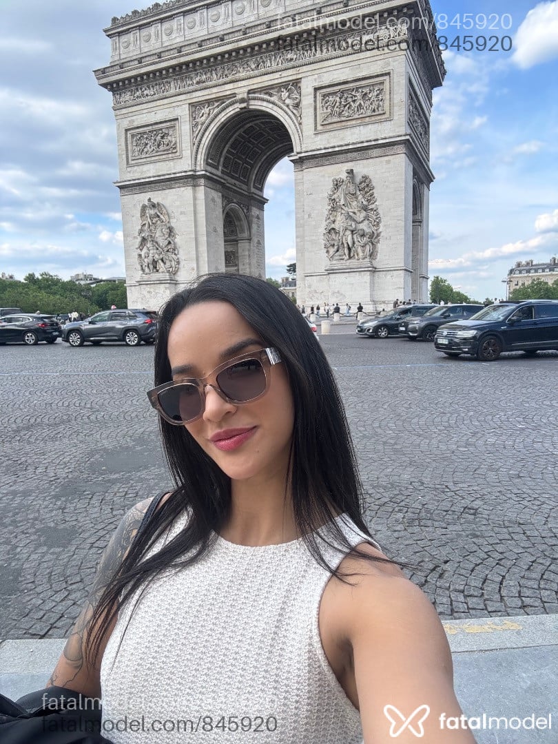 Acompanhante mulher com cabelo castanho de olhos castanhos - Alana Acompanhante mulher com cabelo castanho de olhos castanhos - Alana