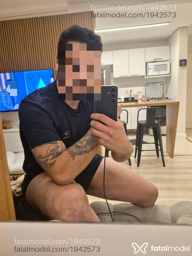 Acompanhante homem com cabelo castanho de olhos castanhos em Porto Alegre - Henry