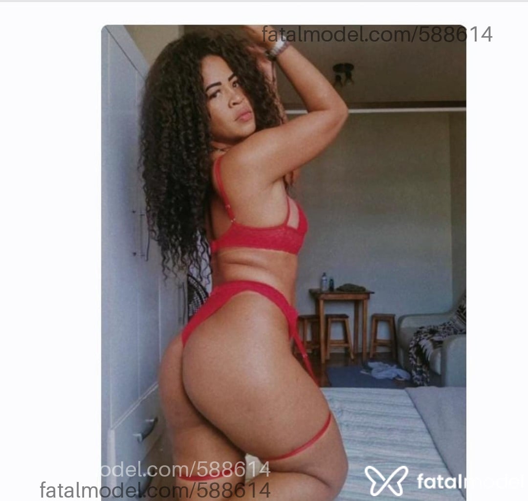 Acompanhante mulher com cabelo castanho de olhos castanhos - Cristal Oliveira Acompanhante mulher com cabelo castanho de olhos castanhos - Cristal Oliveira
