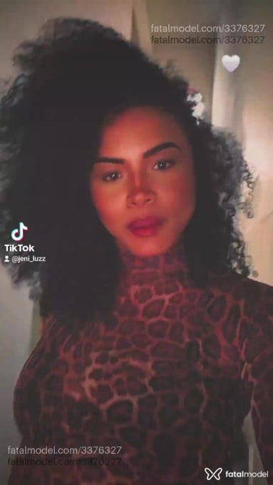 Acompanhante mulher com cabelo castanho de olhos pretos em Belo Horizonte Acompanhante mulher com cabelo castanho de olhos pretos em Belo Horizonte - Safira Mello