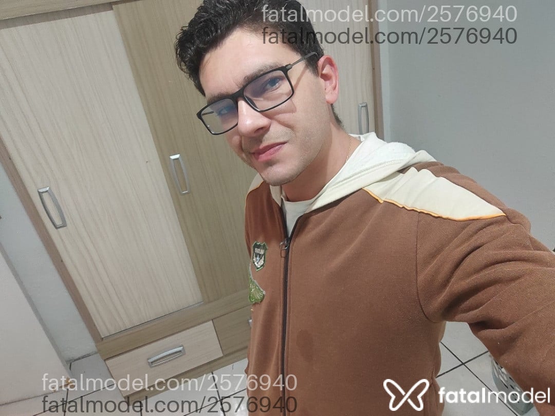 Acompanhante homem morena (o) de olhos azuis em Francisco Beltrão - João