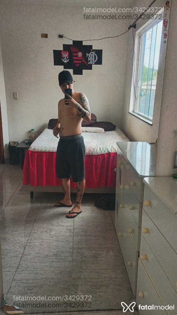 Acompanhante homem trans com cabelo castanho de olhos castanhos em Virtual Acompanhante homem trans com cabelo castanho de olhos castanhos em Virtual - Kevin Moura