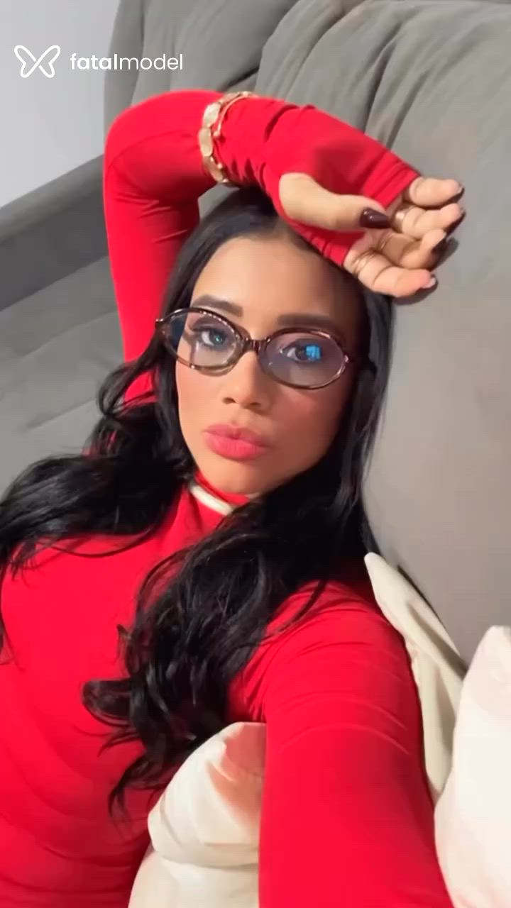 Acompanhante mulher morena (o) de olhos mel - Aimée Giovanna