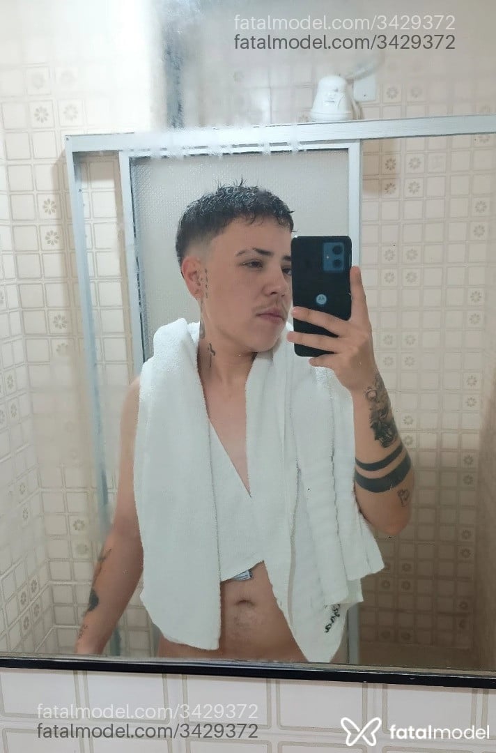 Acompanhante homem trans com cabelo castanho de olhos castanhos em Virtual Acompanhante homem trans com cabelo castanho de olhos castanhos em Virtual - Kevin Moura