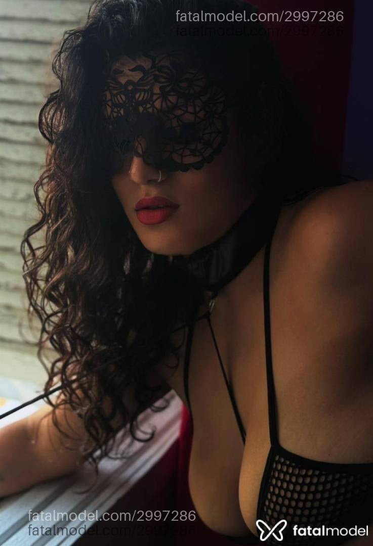 Acompanhante mulher morena (o) de olhos castanhos - Débora Paixão Acompanhante mulher morena (o) de olhos castanhos - Débora Paixão