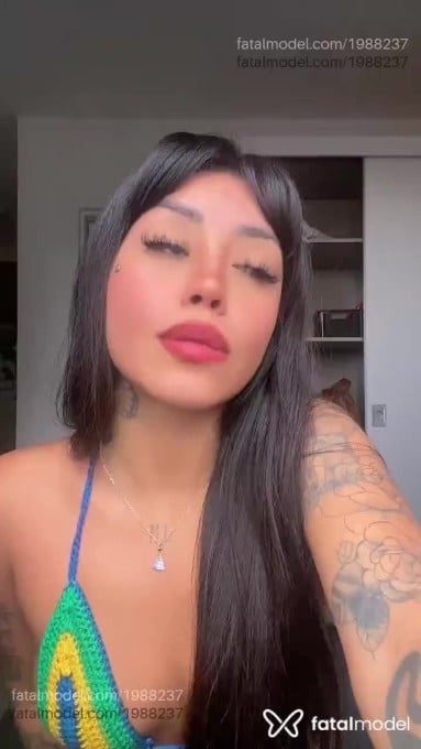 Acompanhante mulher morena (o) de olhos castanhos - Lindsey Eloise