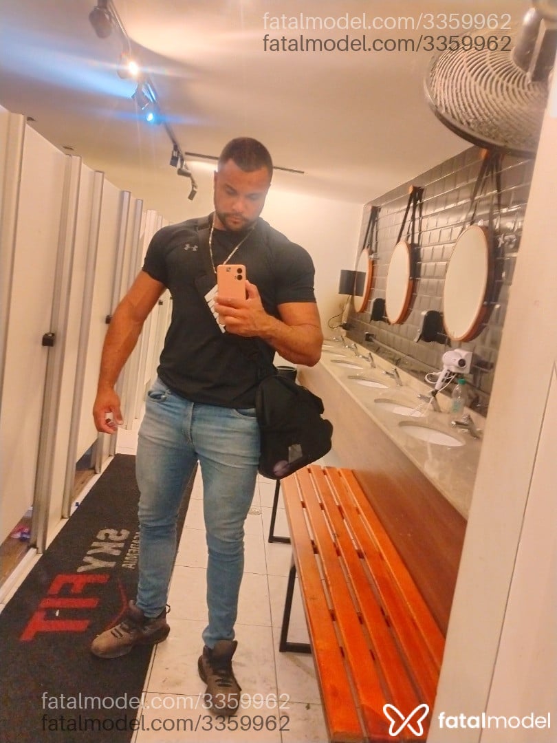 Acompanhante homem morena (o) de olhos castanhos em Virtual - Lucas Medeiros