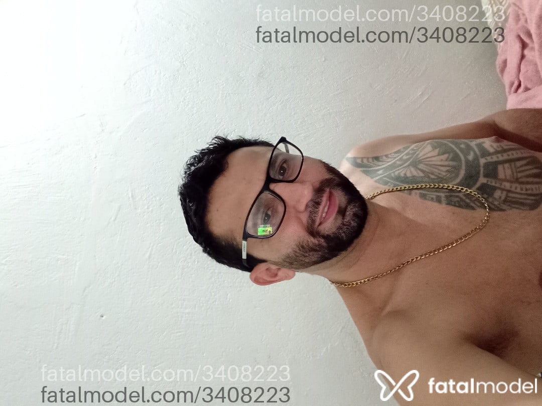 Acompanhante homem com cabelo castanho de olhos castanhos em São Paulo - Joseph Britadeira