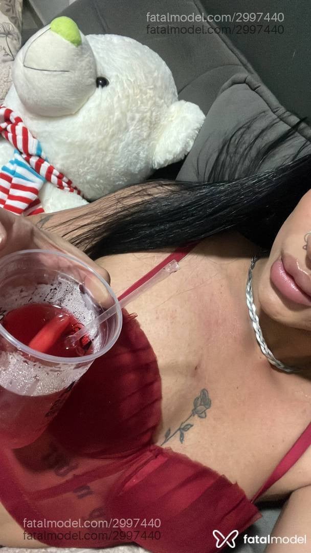 Acompanhante mulher trans morena (o) de olhos mel - Luana Bonfim