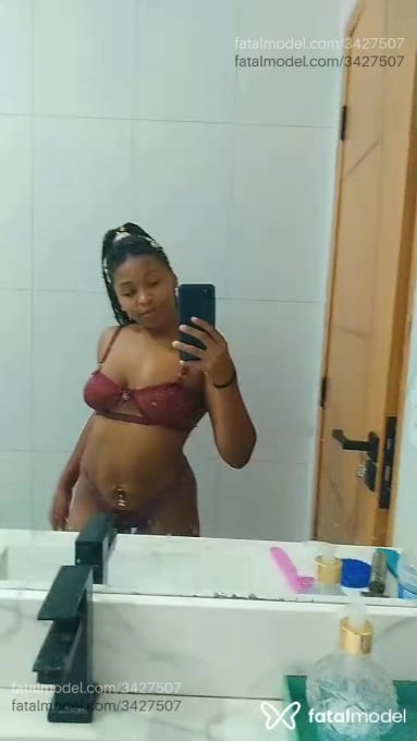 Acompanhante mulher com cabelo castanho de olhos castanhos em Belo Horizonte Acompanhante mulher com cabelo castanho de olhos castanhos em Belo Horizonte - Davylla